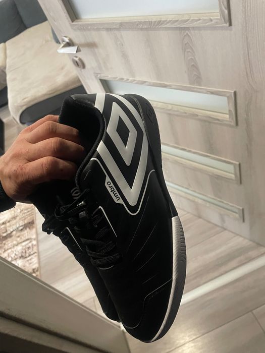 Обувки Umbro .20€