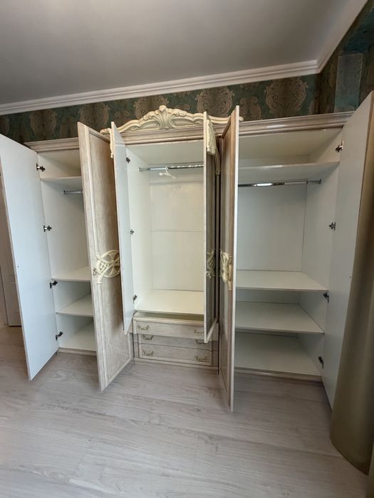 Продам б/у спальний гарнитур