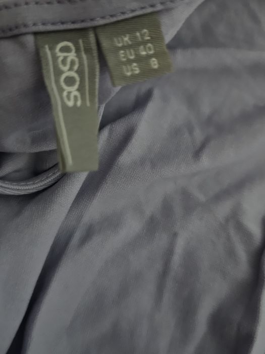 Rochie medie Asos cu șnur in talie si spate in V