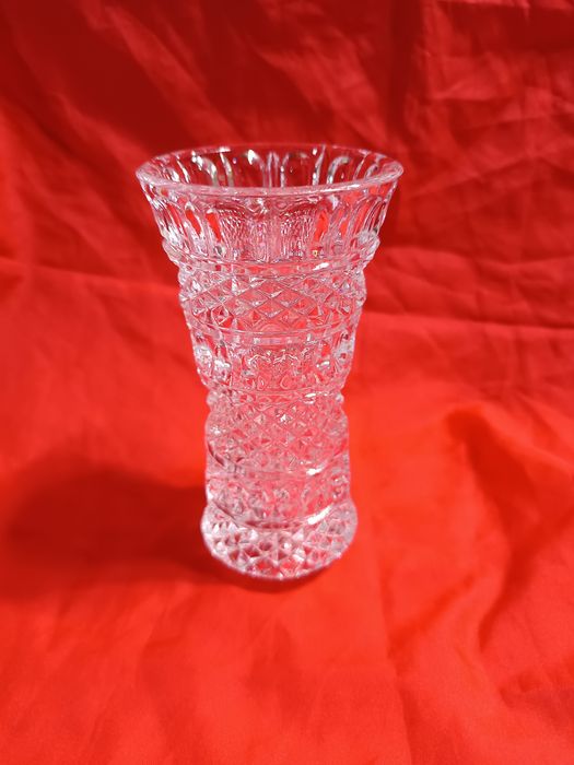 Vază mică din cristal șlefuit (Model Diamant) – H 15 cm