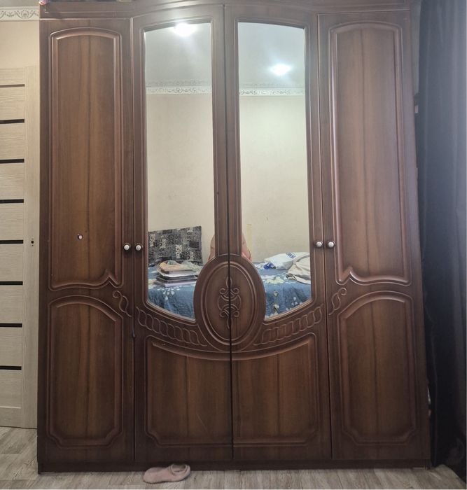 Шкаф отдаю даром