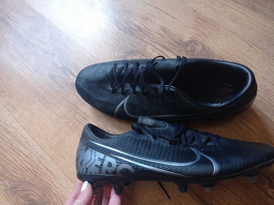 Черен петък -бутонки Nike