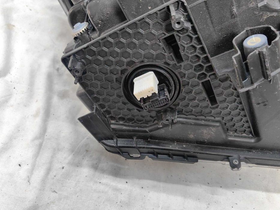 Оригинален фар Тойота Ярис  Toyota Yaris Cross Full Led