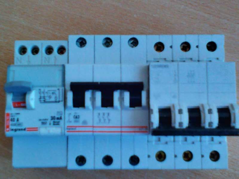 Продавам авт. предпазители и дефектнотокови защити/ДТЗ+Промо табло