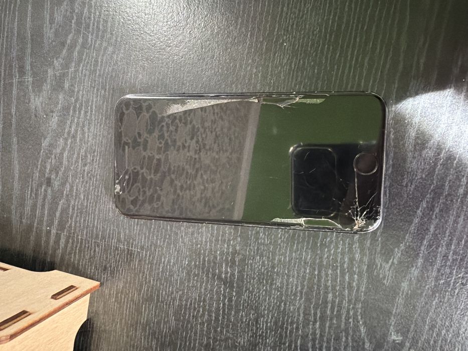 Айфон SE 2020 64GB