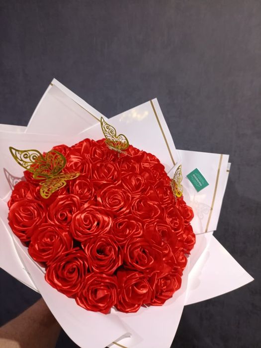 Продам Розы из атласной ленты одна роза 300тг