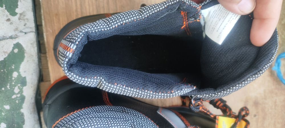 Продам летние ботинки