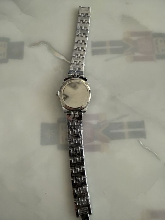 Дамски часовник-нов