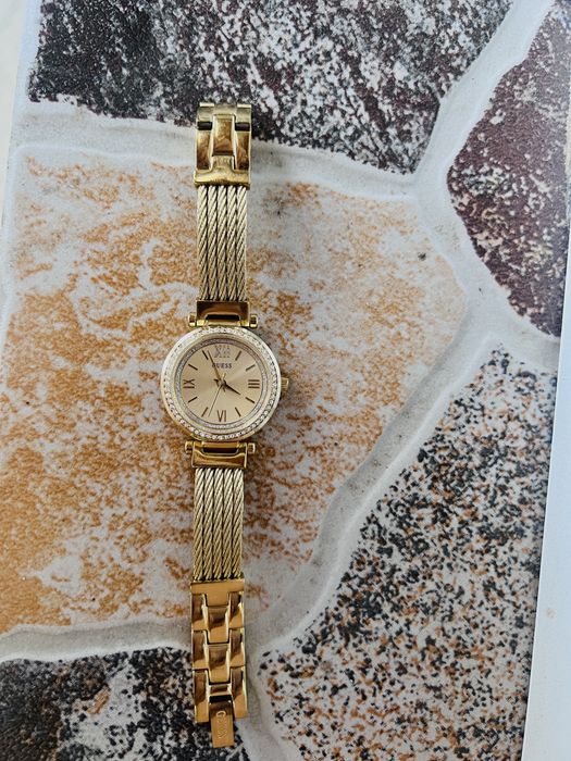 ceas guess dama !
