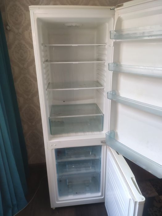 Холодильник двухкамерный