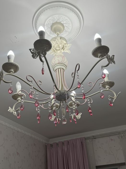 Продам очень красивыую люстру