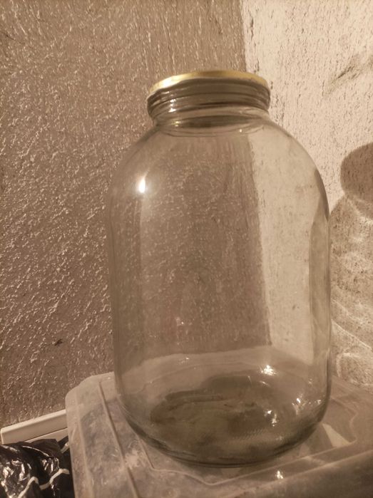 Продавам трилитрови буркани
