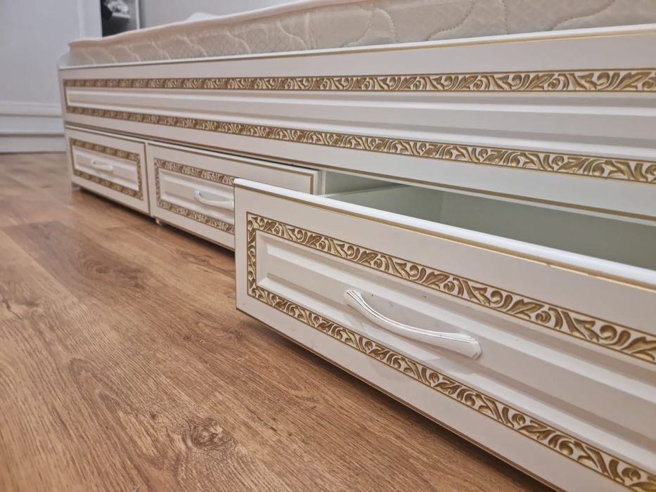 Две кровати размер 1.80*85 см