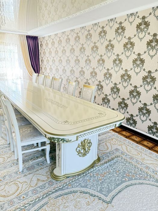 Гостевой стол со стулями