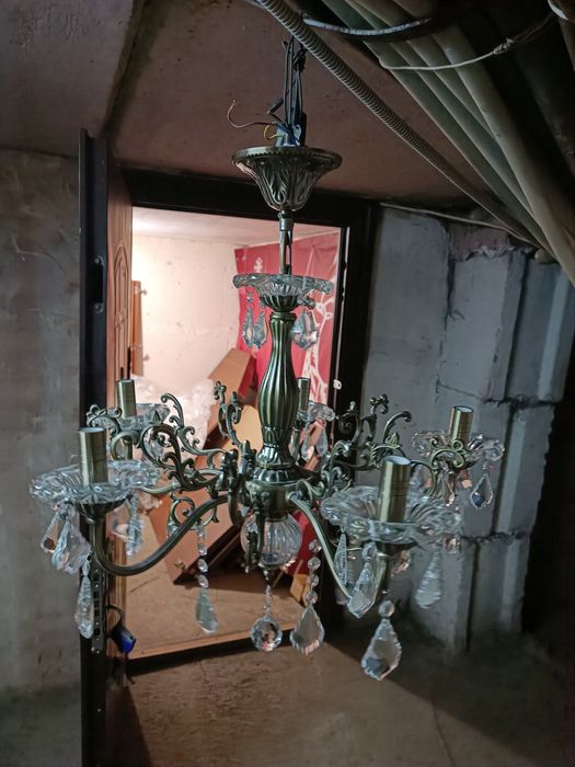 Продам люстру (потолочная )