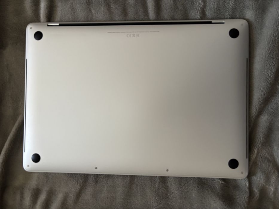 МacBook Pro 15 2018 2.9 GHz 6core Intel i9 / 32GB RAM, 1TB SSD, Intel UHD Graphics 630 & Radeon Pro 560X 4GB, батерията е на 188 цикъла