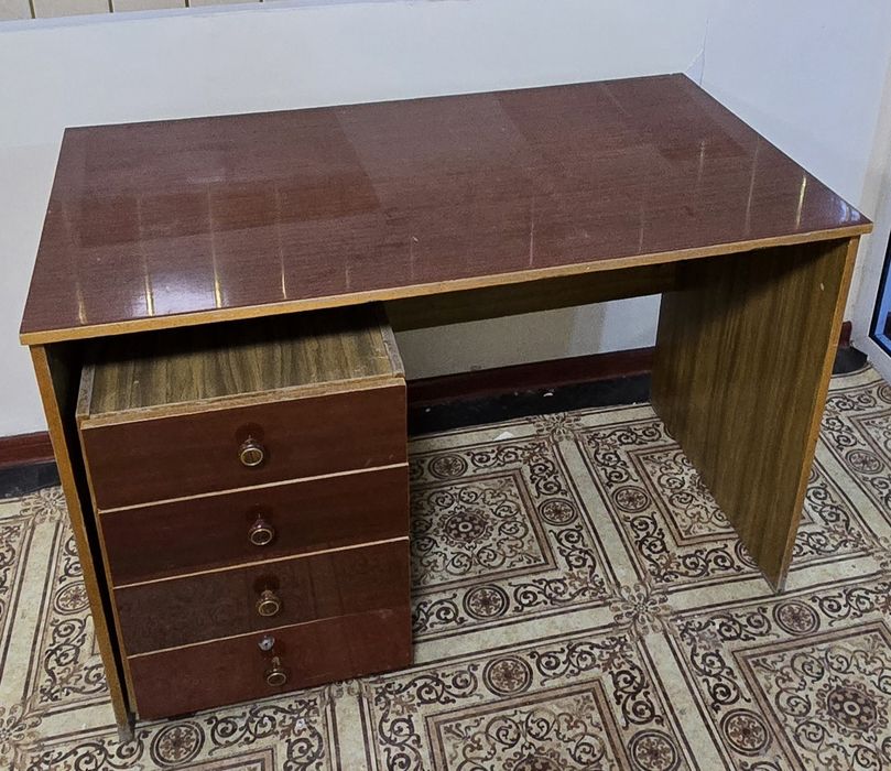 Стол офисный с тумбой