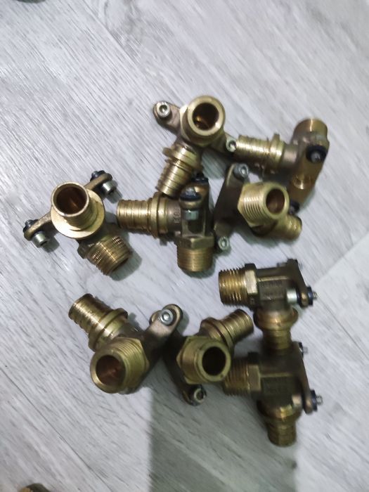 Латунный фитинги REHAU