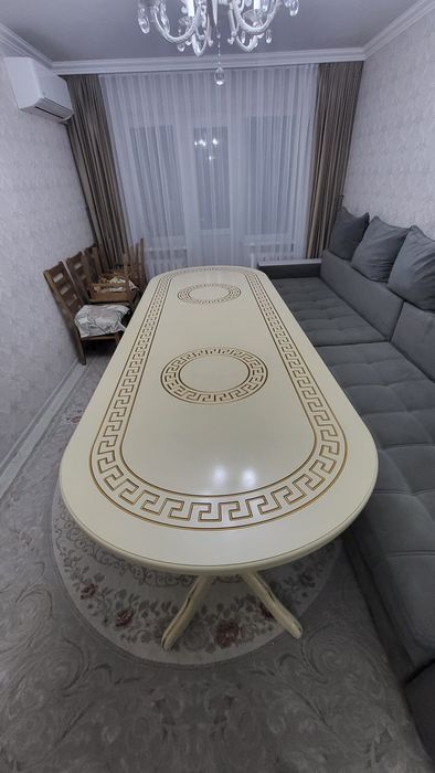 Продам стол Версаче