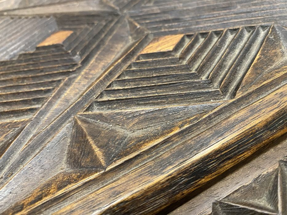 Френски сандък от дън с дърворезба