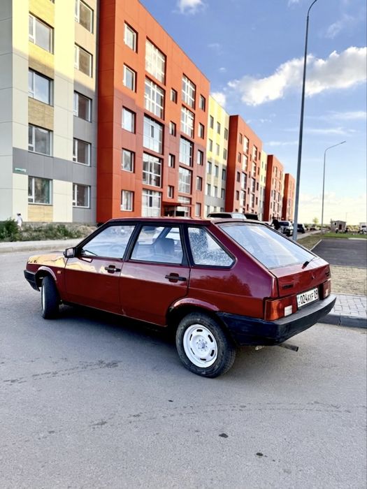 ВАЗ 2109 в хорошем состоянии.