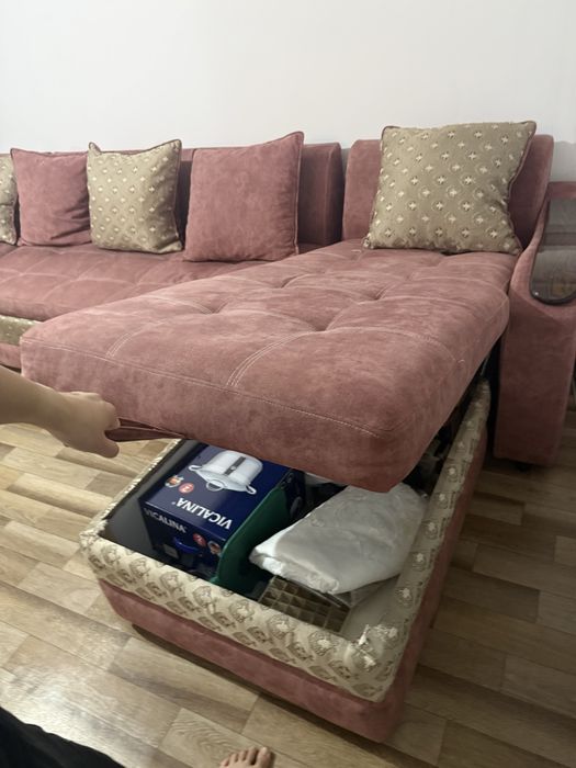Диван,срочно продаем по поводу переезда