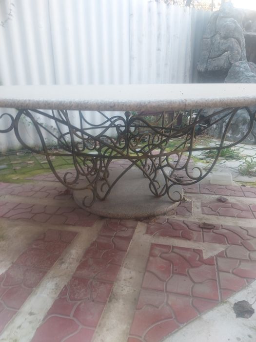 Обеденный стол.Кованный.