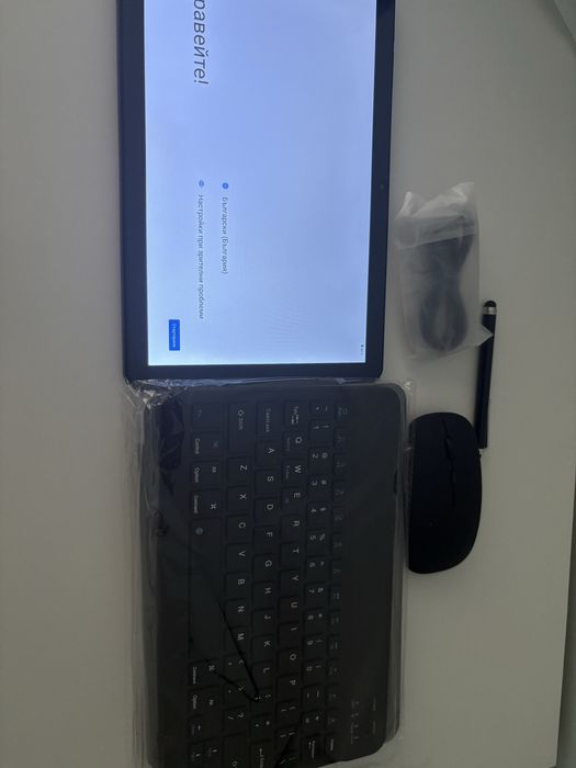 Таблет Android + клавиатура,мишка и калъф