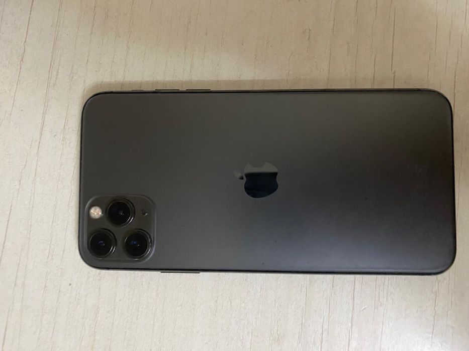 Продаю Айфон 11 про макс