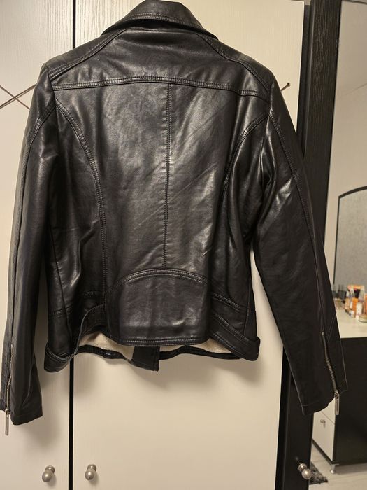 Дамски кожени якета