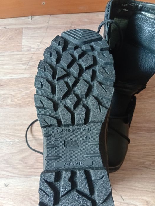 Берцы чёрного цвета летние