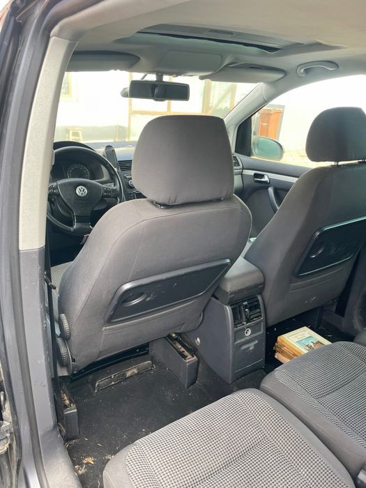 Vand vw touran 2006 7 locuri