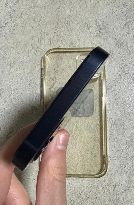 Vând/Schimb iPhone 12 Negru.