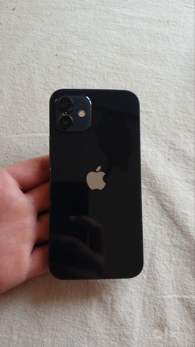 iPhone 12        .