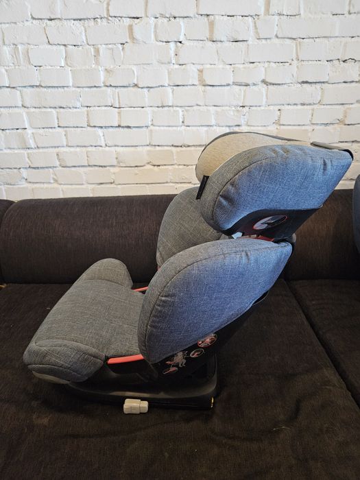 Maxi Cosi Rodi Fix 15-36 кг стол за кола