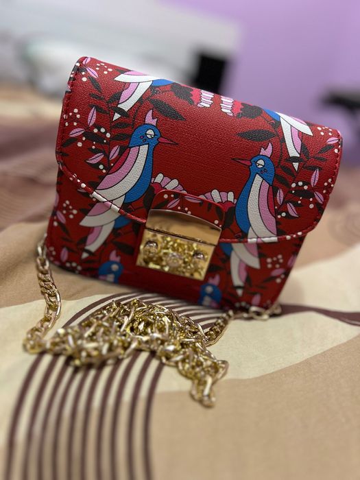 Чанта през рамо.