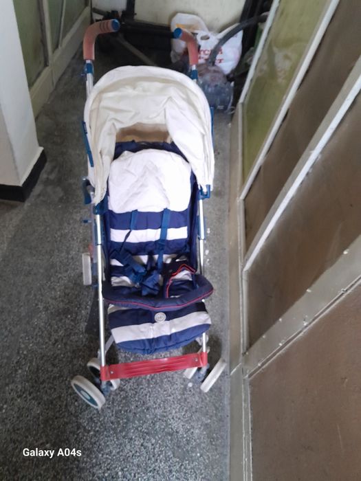 Продавам детска кошара,столче за хранене,лятна количка,