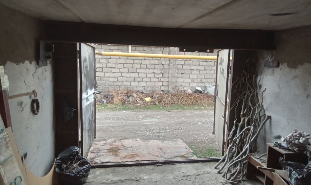 Бетонный гараж, завод Сарбаст. ( Тузель )