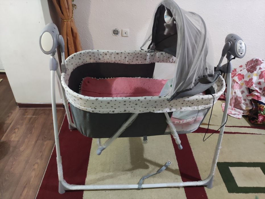 Коляска сотилади