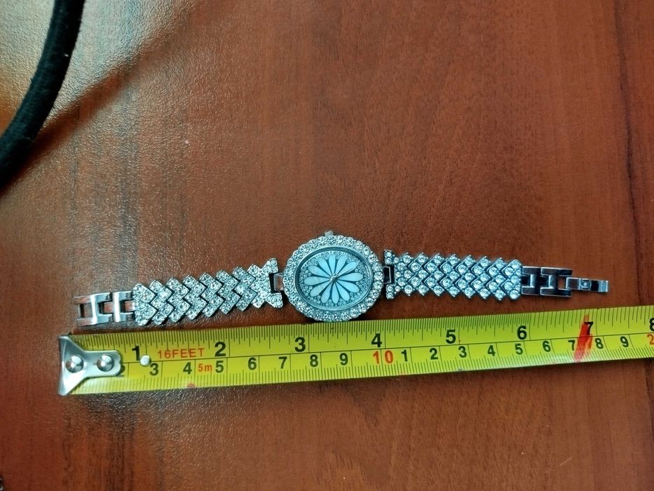 Часовник дамски елегантен