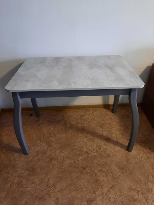 продам стол низ из дерева .верх из лдсп.