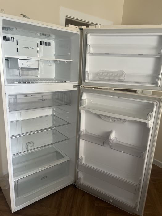 Продам большой холодильник LG