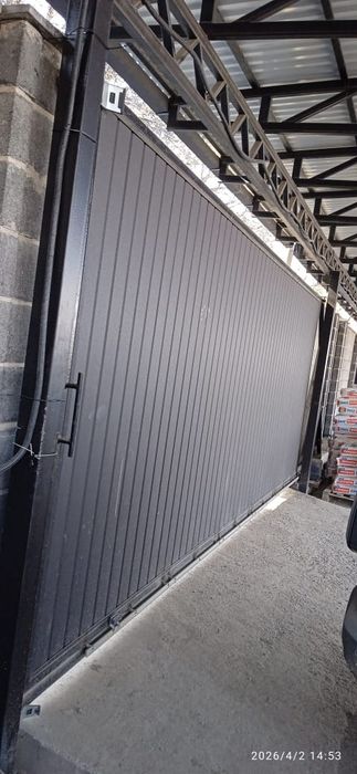 Бригада строителей дом фундамент.