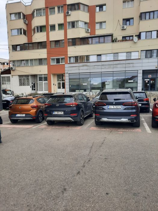 Închiriez spațiu comercial