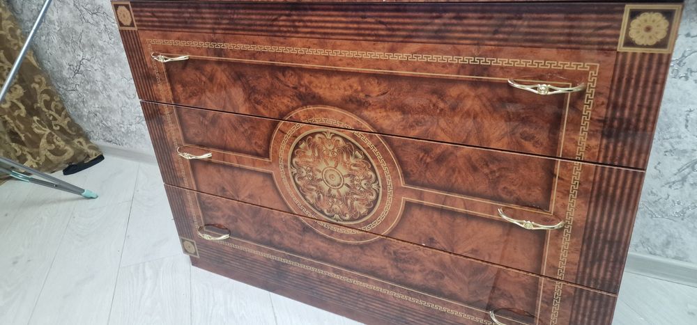 Продам спальный гарнитур