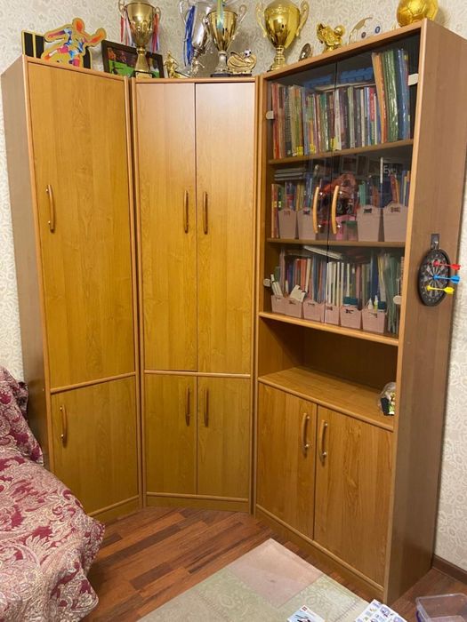 Шкаф коричневого цвета