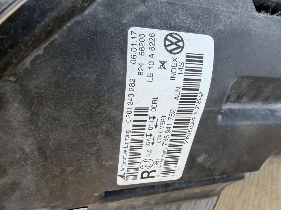 Фар Seat Alhambra 2011 год.-