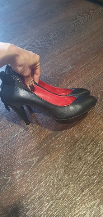 Продам кожаные туфли