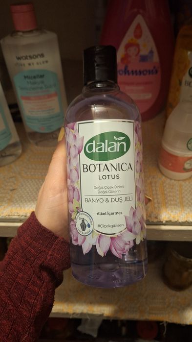 Продавам неотворена  козметика