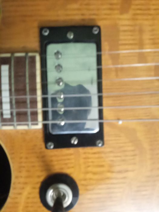 Продам электрогитару . Gibson.